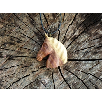Głowa konia z drewna śliwy/Horse head made of plum wood
